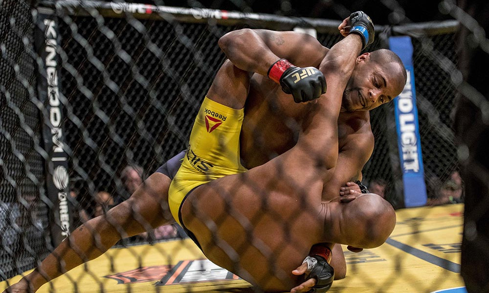 Sự khác biệt cơ bản giữa Wrestling và Grappling trong MMA