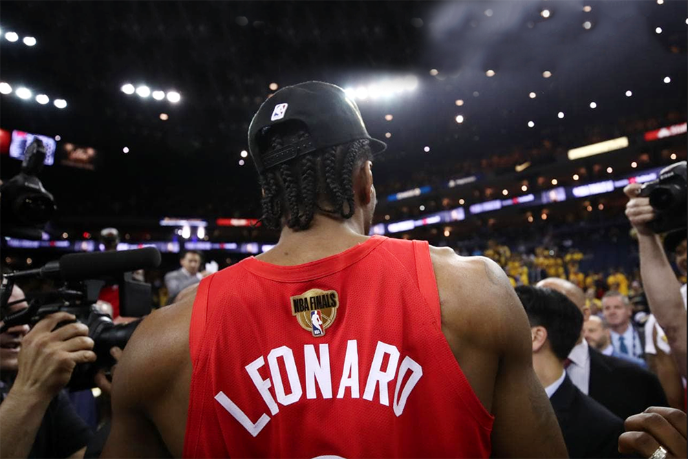 Nóng: Kawhi Leonard từ chối thi đấu năm cuối hợp đồng với Toronto Raptors, nhưng...