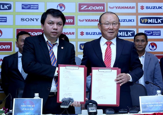 Hé lộ điều kiện “không tưởng” nếu VFF tăng lương cho HLV Park Hang-seo