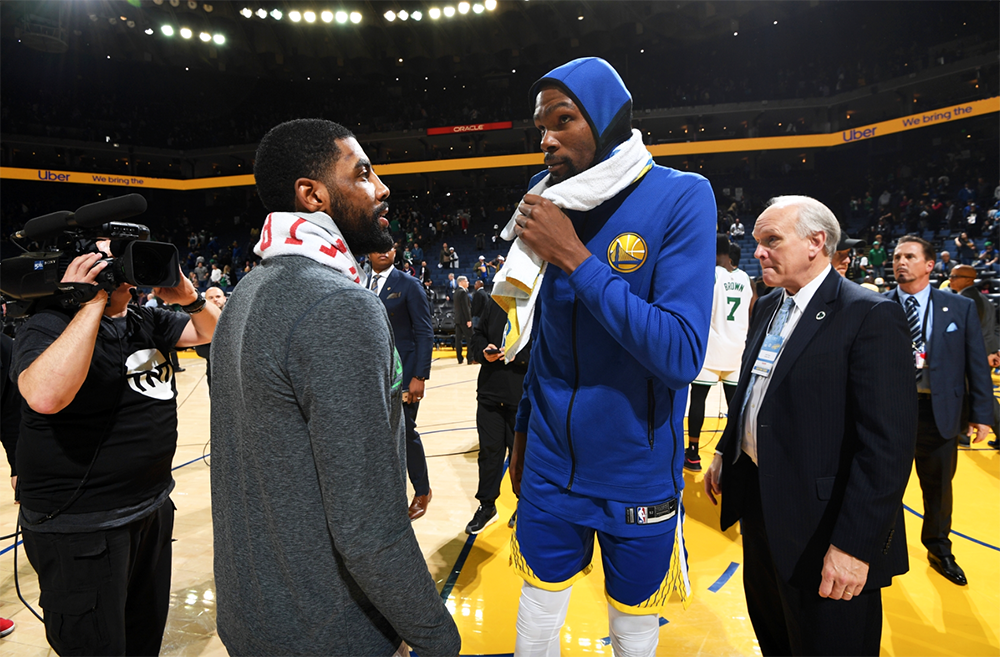 Kyrie Irving đã 2 lần gặp mặt Kevin Durant để rủ tiền đạo All-Star này cùng nhau gia nhập Brooklyn Nets