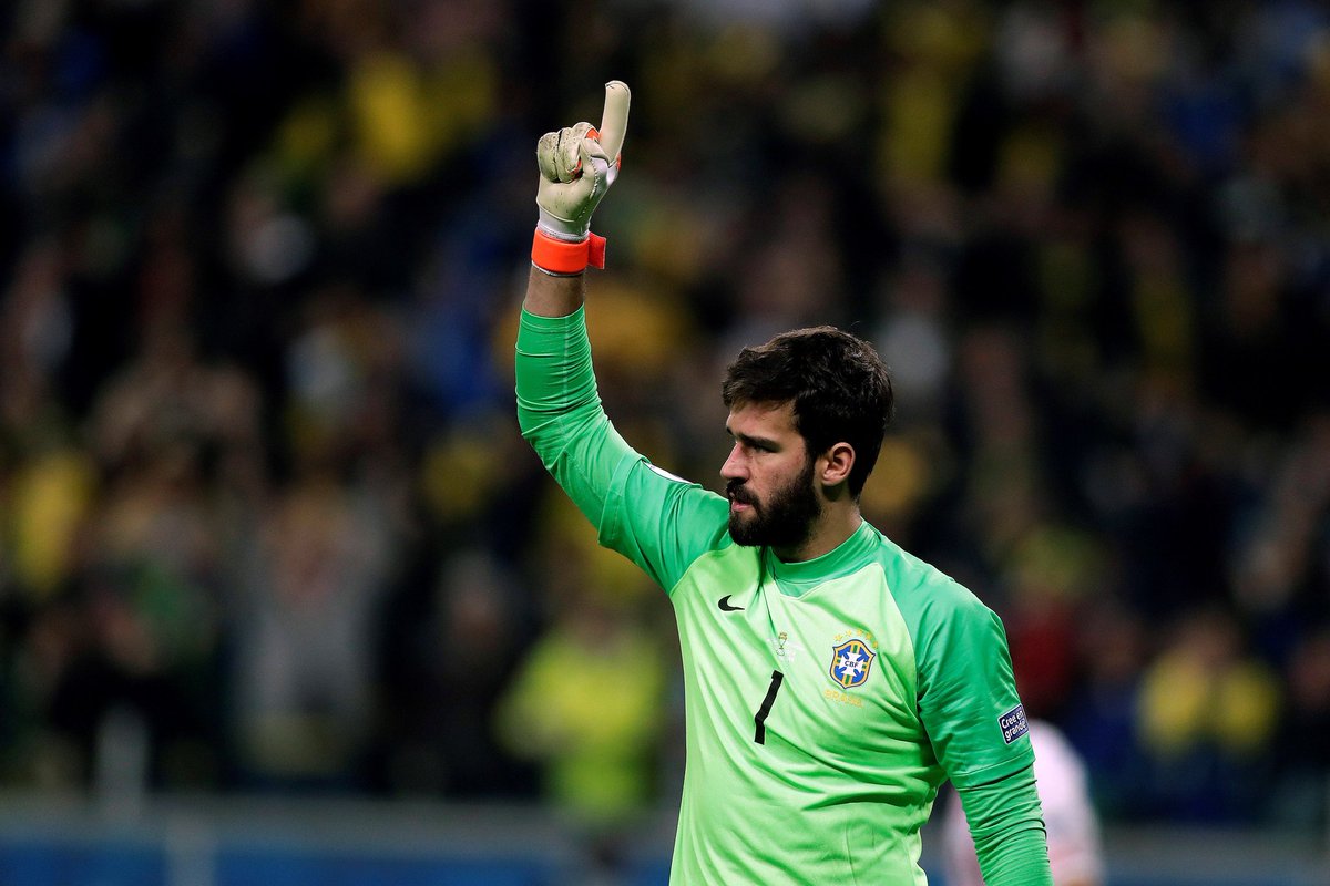 Người hùng Alisson nói gì sau khi một tay đưa Brazil vào bán kết Copa America 2019?