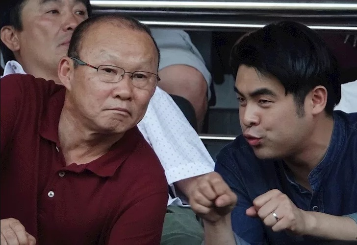 Thầy Park không đòi tăng lương, “quả bóng” nằm giữa người đại diện và VFF