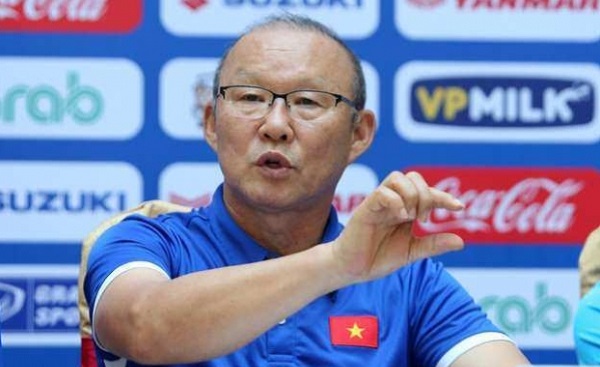Hòa thượng và cô gái, Coca-Cola và tuyển Việt Nam