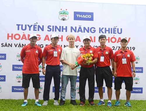 Hoãn kế hoạch sang Pháp, Công Phượng bất ngờ xuất hiện tại sự kiện lớn của đội bóng phố núi