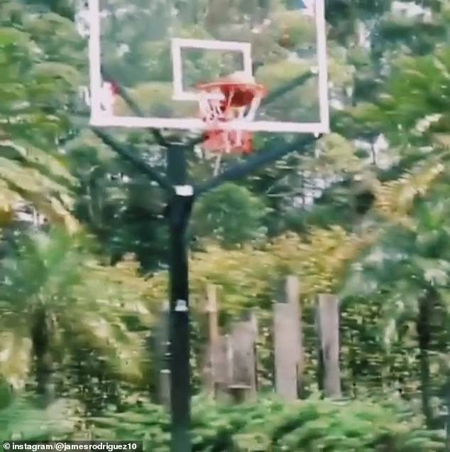 Thấy Bundesliga chơi xả láng, Premier League có tủi không?