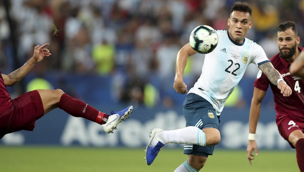 Chuyển nhượng Barca 1/7: Người đại diện của Lautaro nói gì về tin đồn sang Barca?