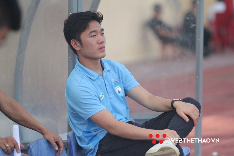 Chưa có dịp “ra mắt” HAGL, Xuân Trường thơ thẩn nhìn đồng đội “chiến" Quảng Nam
