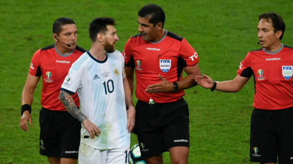 Messi đay nghiến trọng tài và VAR vì khiến Argentina để thua trước Brazil