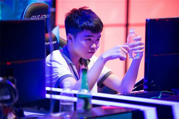 Drama VCS: Anh trai Minas, Zeros chỉ trích GAM, tiết lộ Minas rời đội