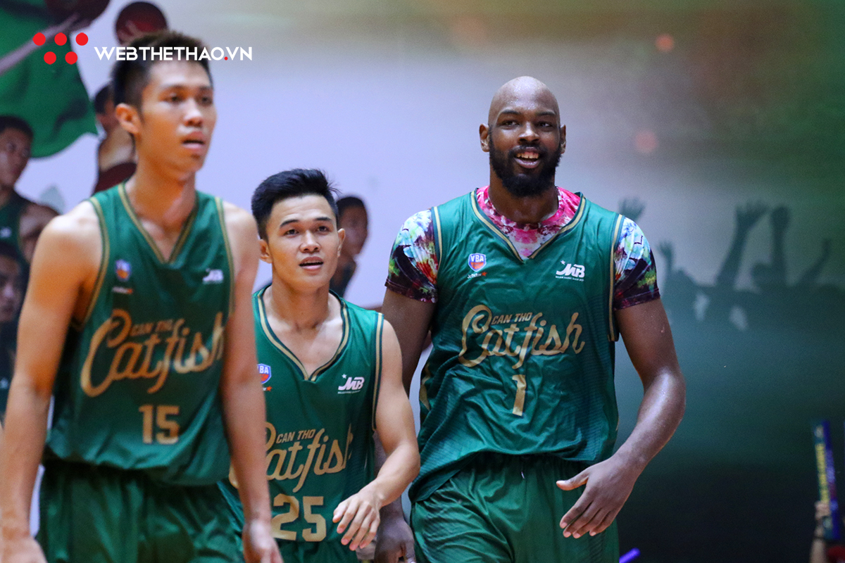 DeAngelo Hamilton thi đấu cực "cháy", nhưng Tâm Đinh còn đỉnh hơn để giúp Cantho Catfish vượt qua Saigon Heat