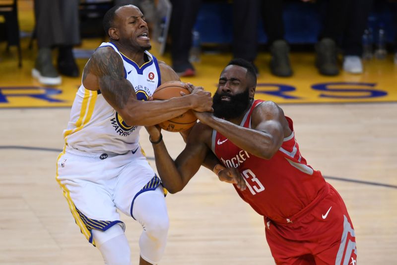 Houston Rockets và Los Angeles Lakers tranh giành Andre Iguodala