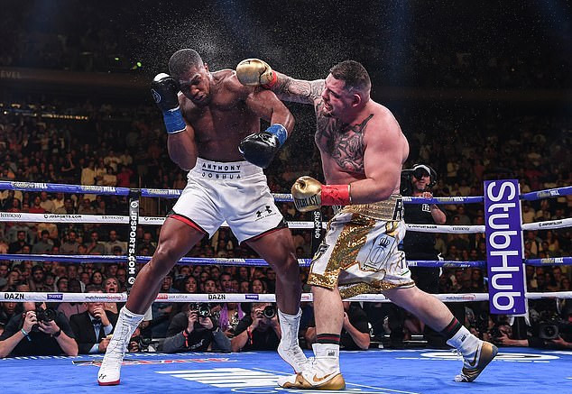 Antonio Tarver: "Chính đội của Anthony Joshua đã làm anh ta thất bại"
