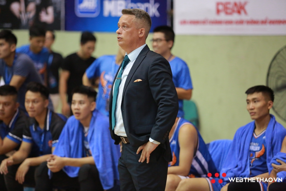HLV Todd Purves bất ngờ chia tay Hanoi Buffaloes sau chiến thắng trước Danang Dragons