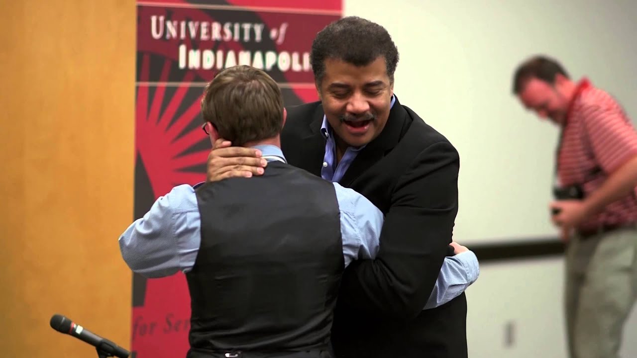 Có thể bạn chưa biết, nhà khoa học Neil deGrasse Tyson từng là một siêu đô vật trung học