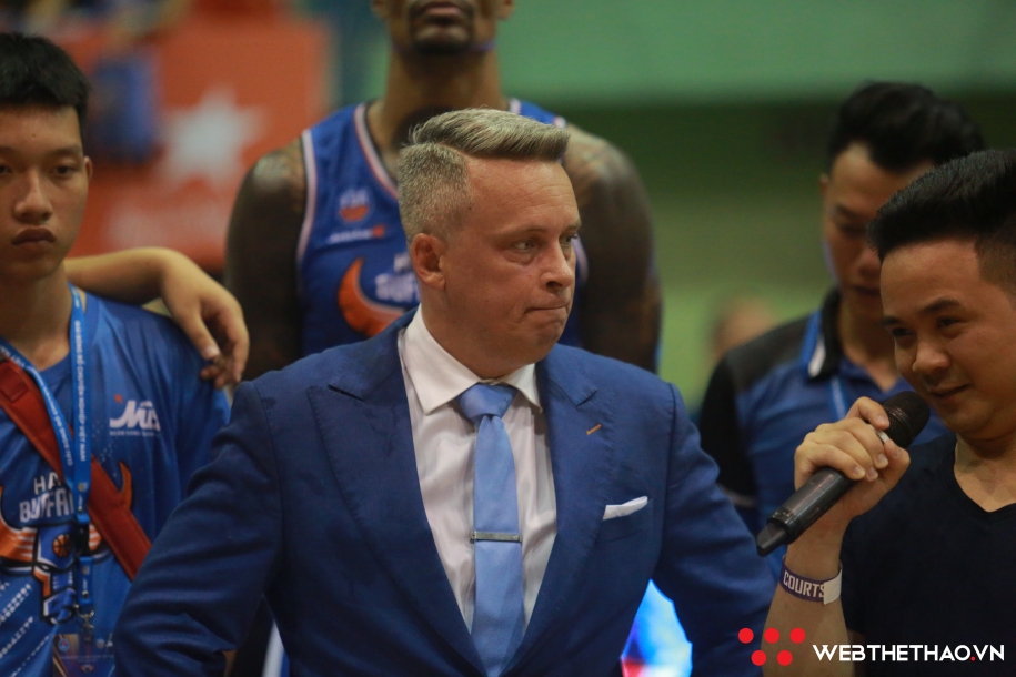 HLV Todd Purves tiết lộ danh tính người thay thế mình dẫn dắt Hanoi Buffaloes