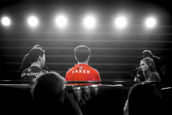Lắng nghe Faker chia sẻ về cuộc sống và những góc khuất