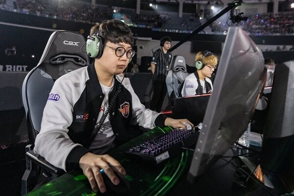 Trực tiếp LCK mùa hè 2019 tuần 5: SKT vs HLE
