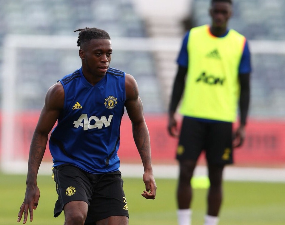 Wan-Bissaka làm choáng váng sân tập của MU với kỹ năng của Cruyff