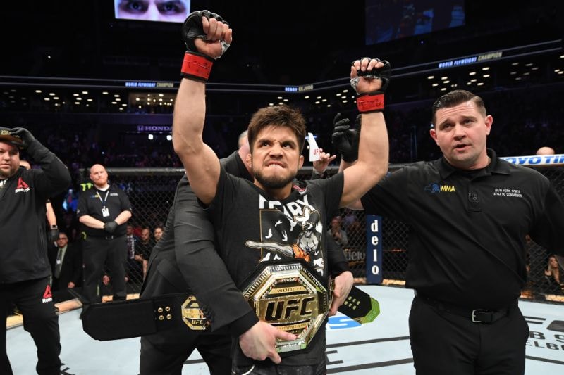 Rỗi hơi, Henry Cejudo đòi thách đấu với cả... những nhà vô địch nữ UFC