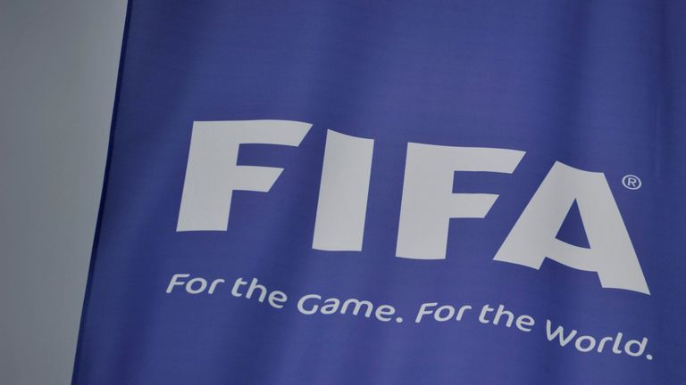 FIFA ra luật mới, quyết mạnh tay với nạn phân biệt chủng tộc