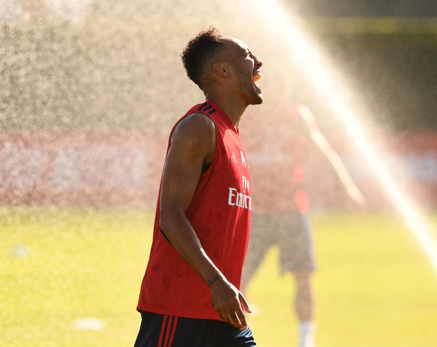 Arsenal chỉ mua được Aubameyang nhờ… sếp của Chelsea