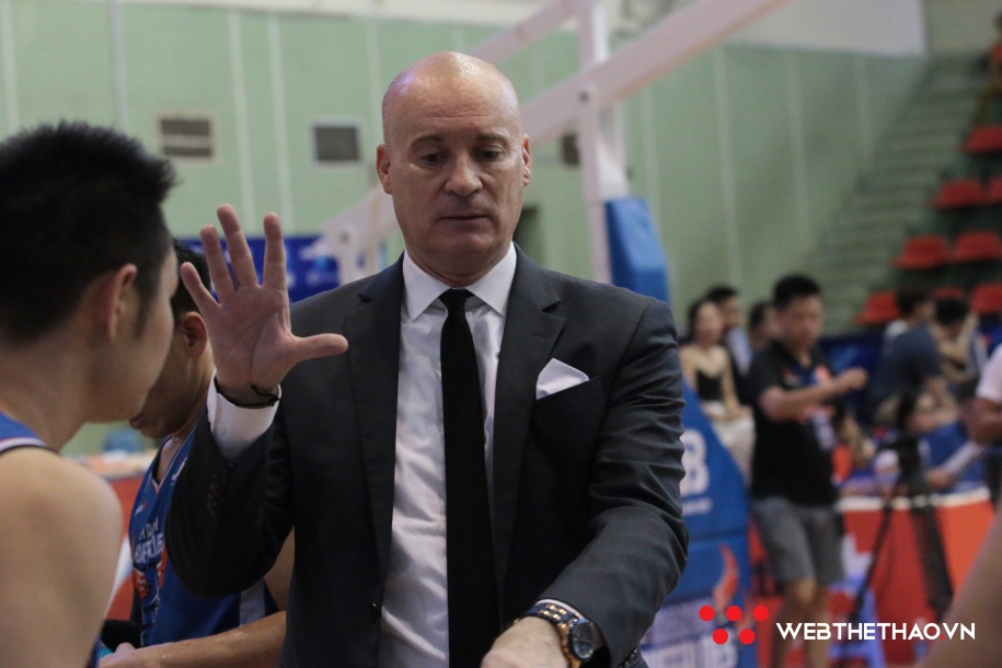 HLV Lee Tao Dana: "Chúng tôi hướng đến tốc độ của NBA"