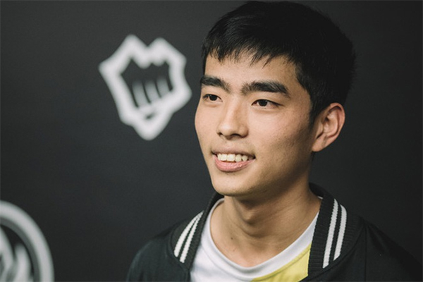 Chuyển nhượng VCS mùa hè 2019: Flash sắp hoàn thành Dream Team với Stark?