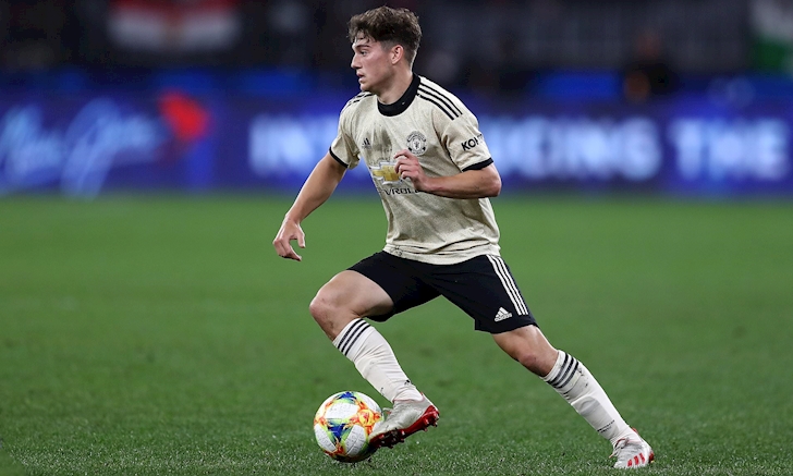 HLV Solskjaer tiết lộ lời giải cho bài toán cánh phải của MU và kế hoạch sử dụng Tuanzebe