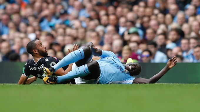 Mendy lỡ 90 trận với Man City khi ác mộng chấn thương tiếp diễn