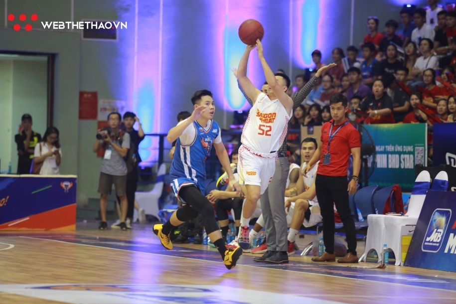 Ném 9% từ vạch 3 điểm, Hanoi Buffaloes gần như hết cửa tham dự playoffs