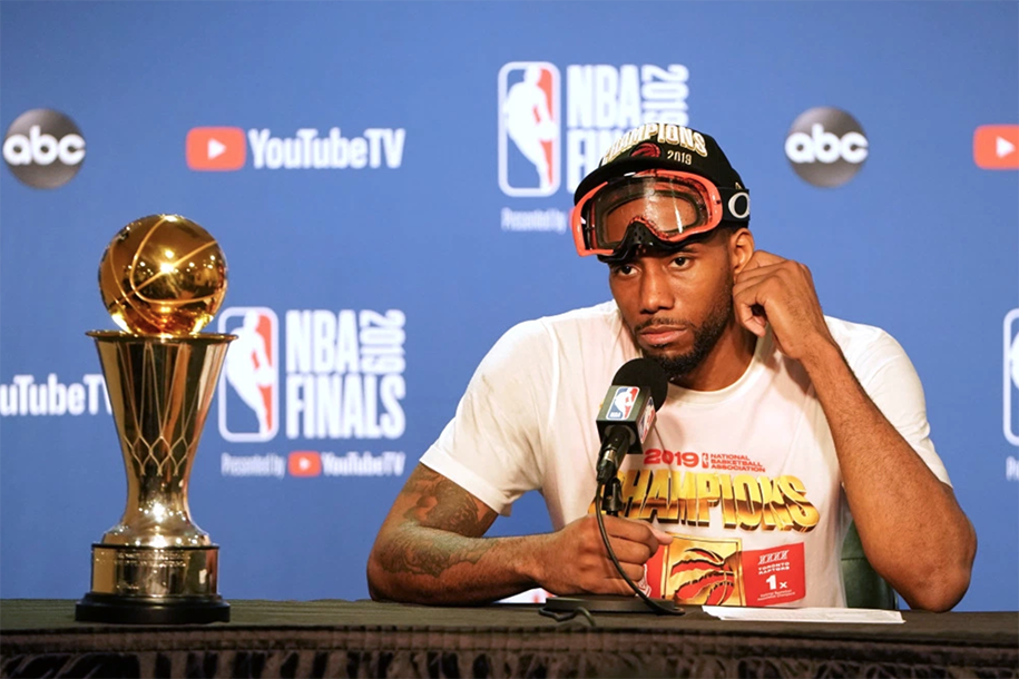 LA Lakers tổn thương sâu sắc, cho rằng bị Kawhi Leonard chơi tại Free Agency