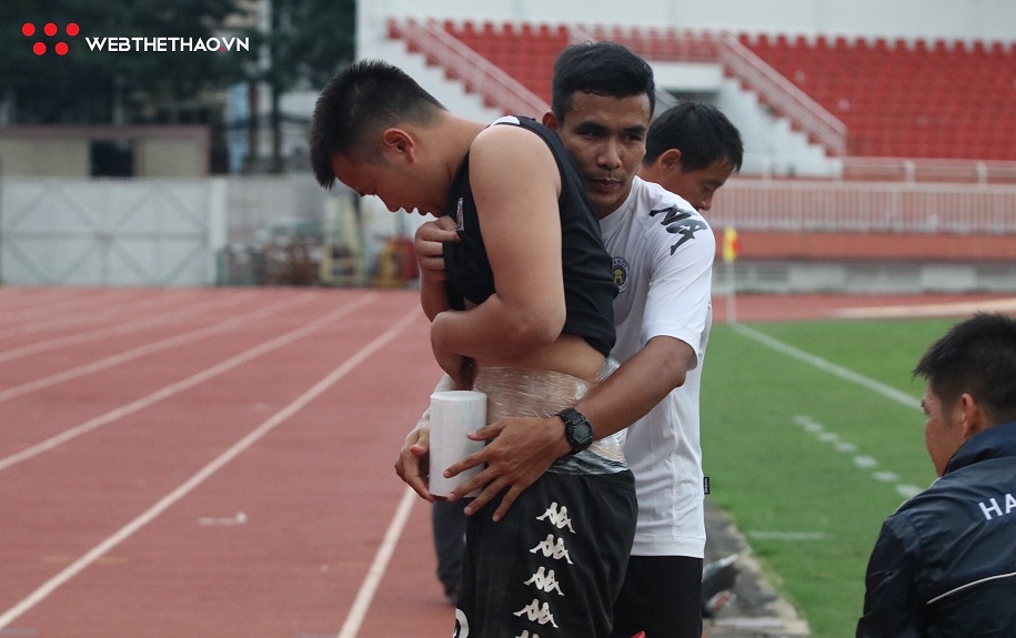 Thủ môn số 1 dính chấn thương, Hà Nội FC có thể sử dụng Bùi Tiến Dũng?