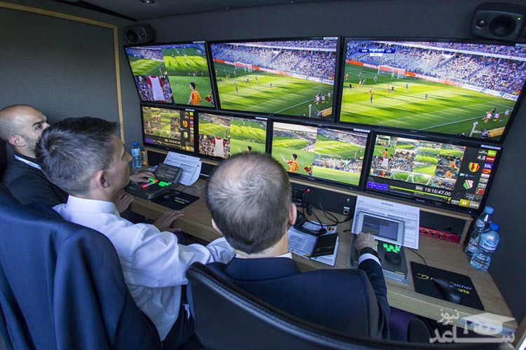 2 thử thách "siêu to khổng lồ" khi VAR được sử dụng tại Ngoại hạng Anh và V.League