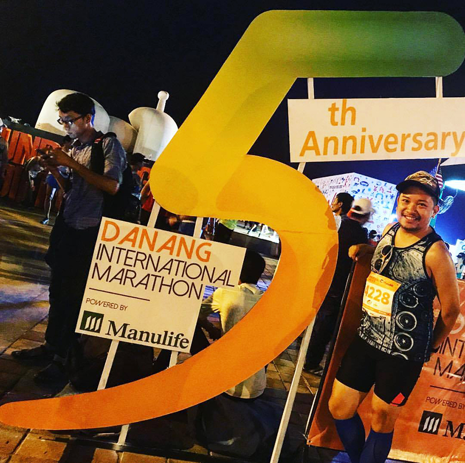 Chàng trai hát quốc ca tại các giải chạy ở 50 bang nước Mỹ kể về Đà Nẵng Marathon