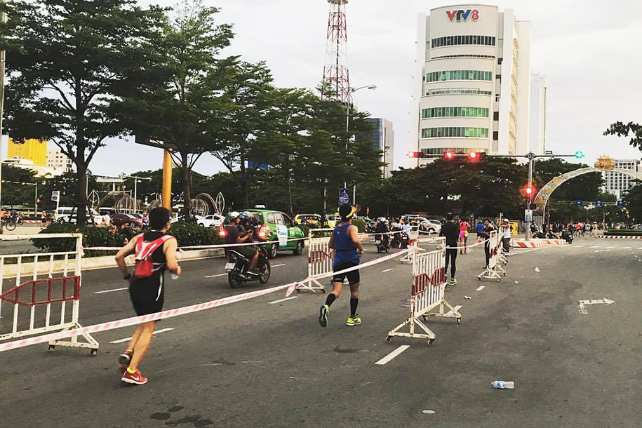 Chàng trai hát quốc ca tại các giải chạy ở 50 bang nước Mỹ kể về Đà Nẵng Marathon