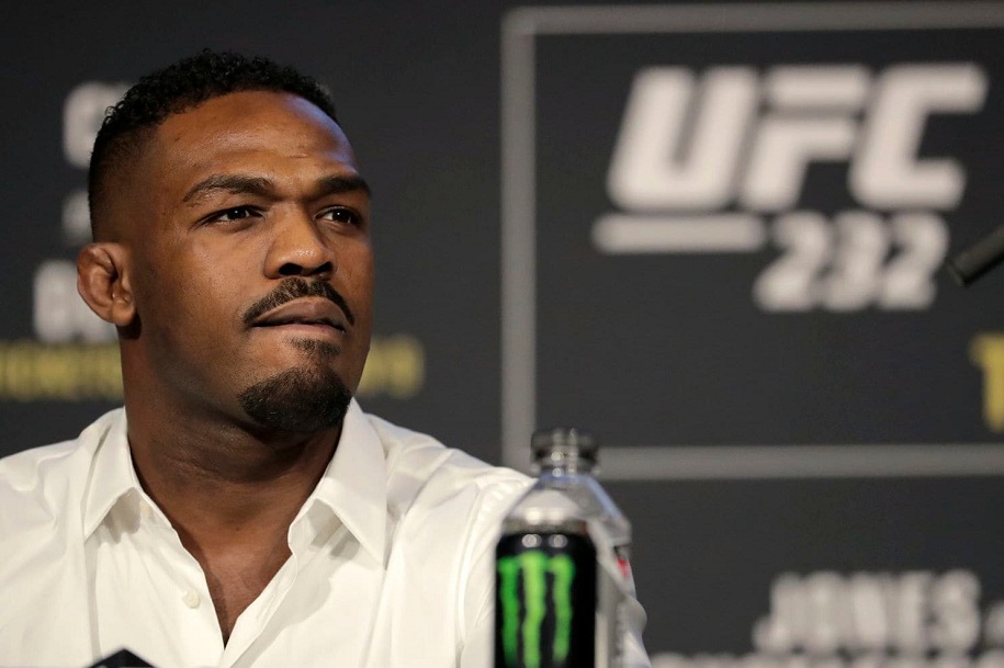 Jon Jones lại bất ngờ vướng vào rắc rối ở CLB thoát y