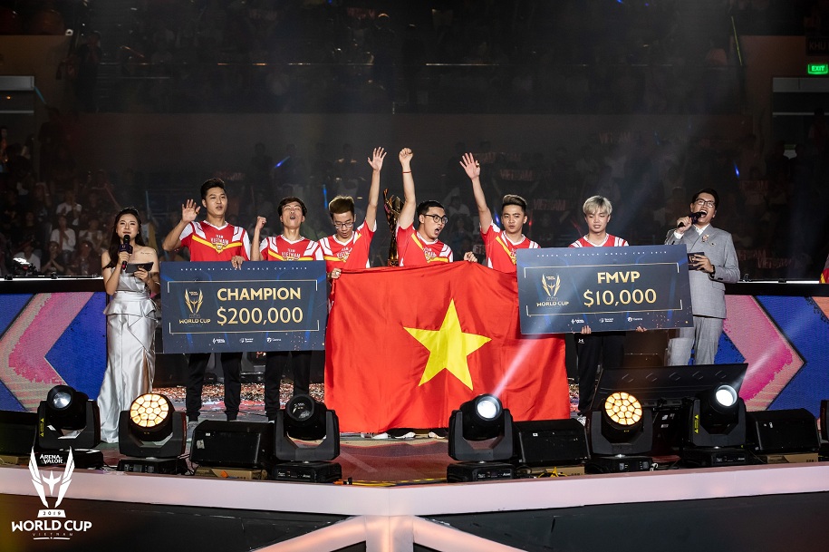 Sau chức vô địch AWC 2019, Team Flash hướng tới SEA Games 2019