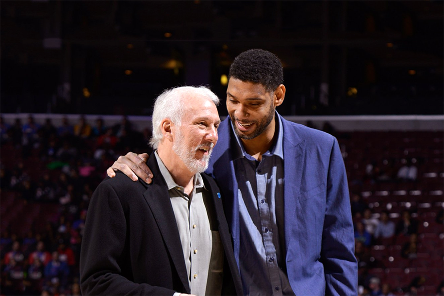 Tim Duncan tái xuất San Antonio Spurs và phản ứng cực hài của "bố Pop"