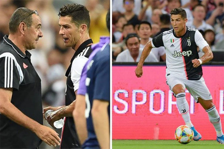 HLV Sarri tiết lộ sự thật về mâu thuẫn đường biên với Ronaldo