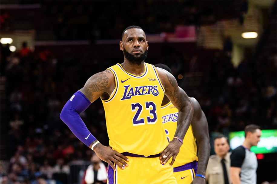 Magic Johnson đã định đoạt số phận của Lakers trong 'cuộc đua Kawhi Leonard' ra sao?