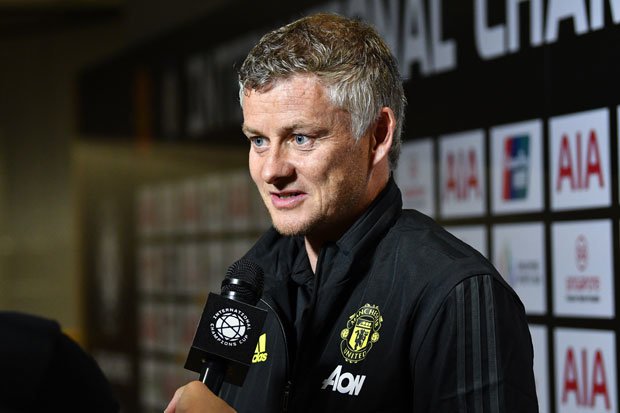 So kè Harry Maguire và Kalidou Koulibaly, đâu là lựa chọn tốt hơn cho MU?