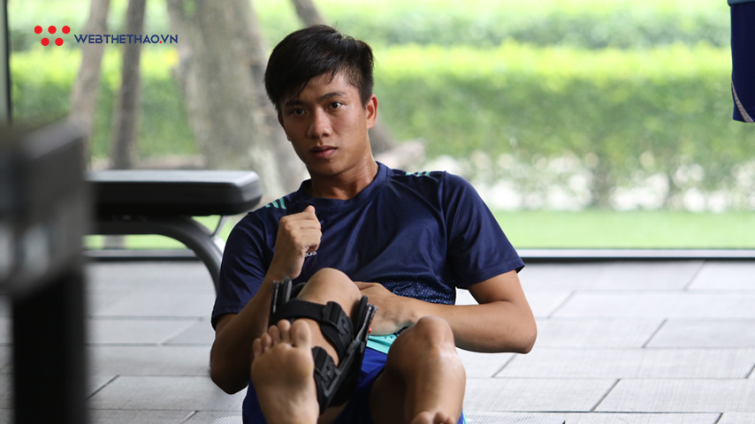 Đình Trọng, Văn Đức vã mồ hôi sau buổi tập phục hồi cùng bác sĩ Choi