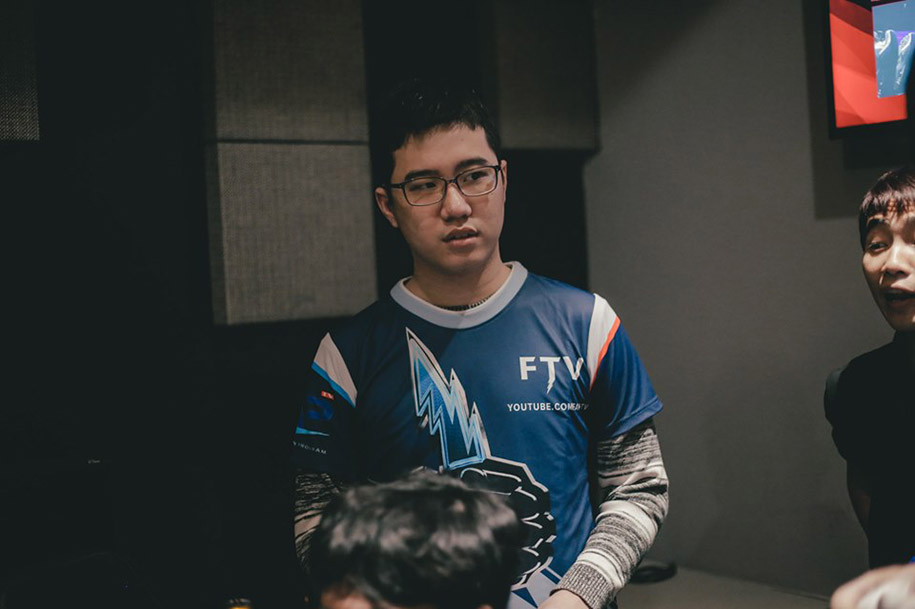 Police giật pentakill đầu tiên, FTV "gạt giò" Team Flash một cách nghẹt thở