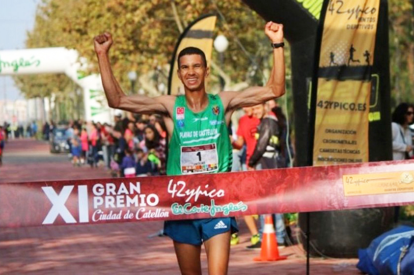 Chân chạy vô địch Valencia Marathon bị bắt vì ăn trộm vặt
