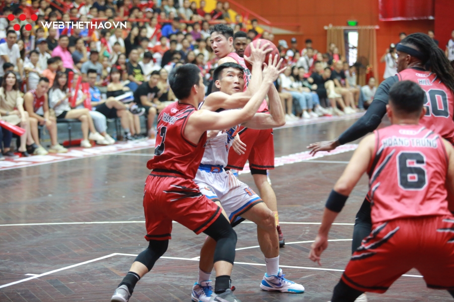 Lần đầu thắng Thang Long Warriors tại VBA 2019, Hanoi Buffaloes mở toang cửa vào playoffs