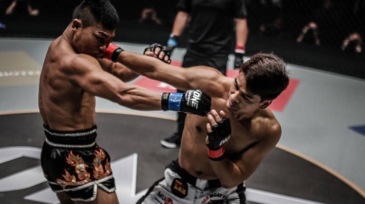 Sự khác biệt trong striking của Boxing và MMA