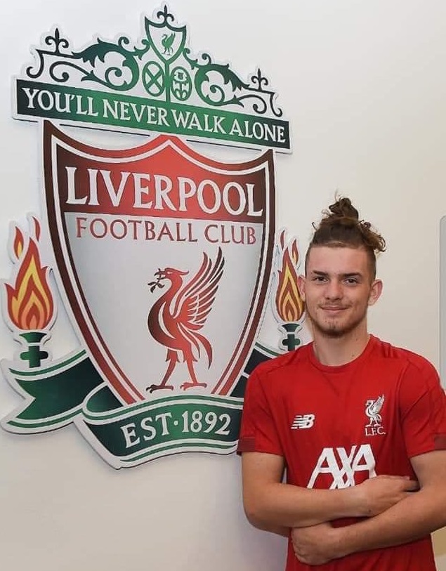 Liverpool ký hợp đồng với cầu thủ trẻ nhất Premier League