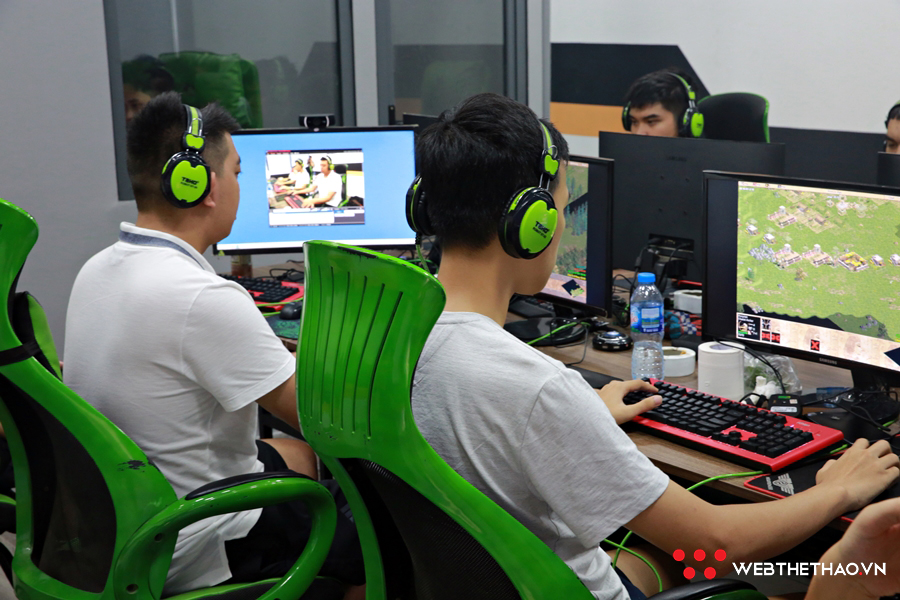Chùm ảnh siêu đại chiến U96: Chim Sẻ Đi Nắng, Hehe vs Hồng Anh, Bibi Chùm ảnh siêu đại chiến U96: Chim Sẻ Đi Nắng, Hehe vs Hồng Anh, Bibi