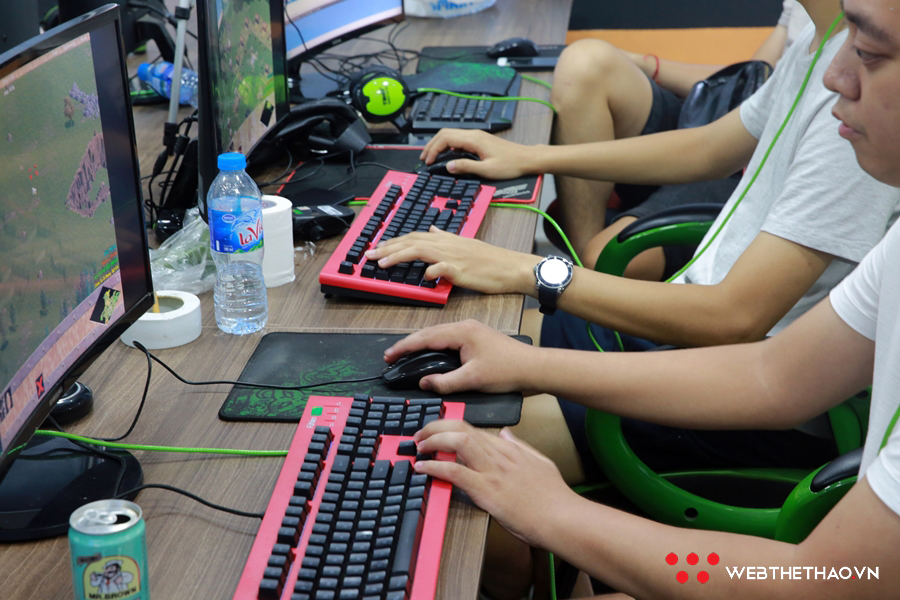 Chùm ảnh siêu đại chiến U96: Chim Sẻ Đi Nắng, Hehe vs Hồng Anh, Bibi Chùm ảnh siêu đại chiến U96: Chim Sẻ Đi Nắng, Hehe vs Hồng Anh, Bibi