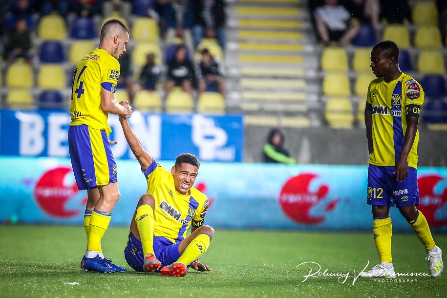 Cất Công Phượng trên ghế dự bị, Sint-Truiden thua đau Mouscron
